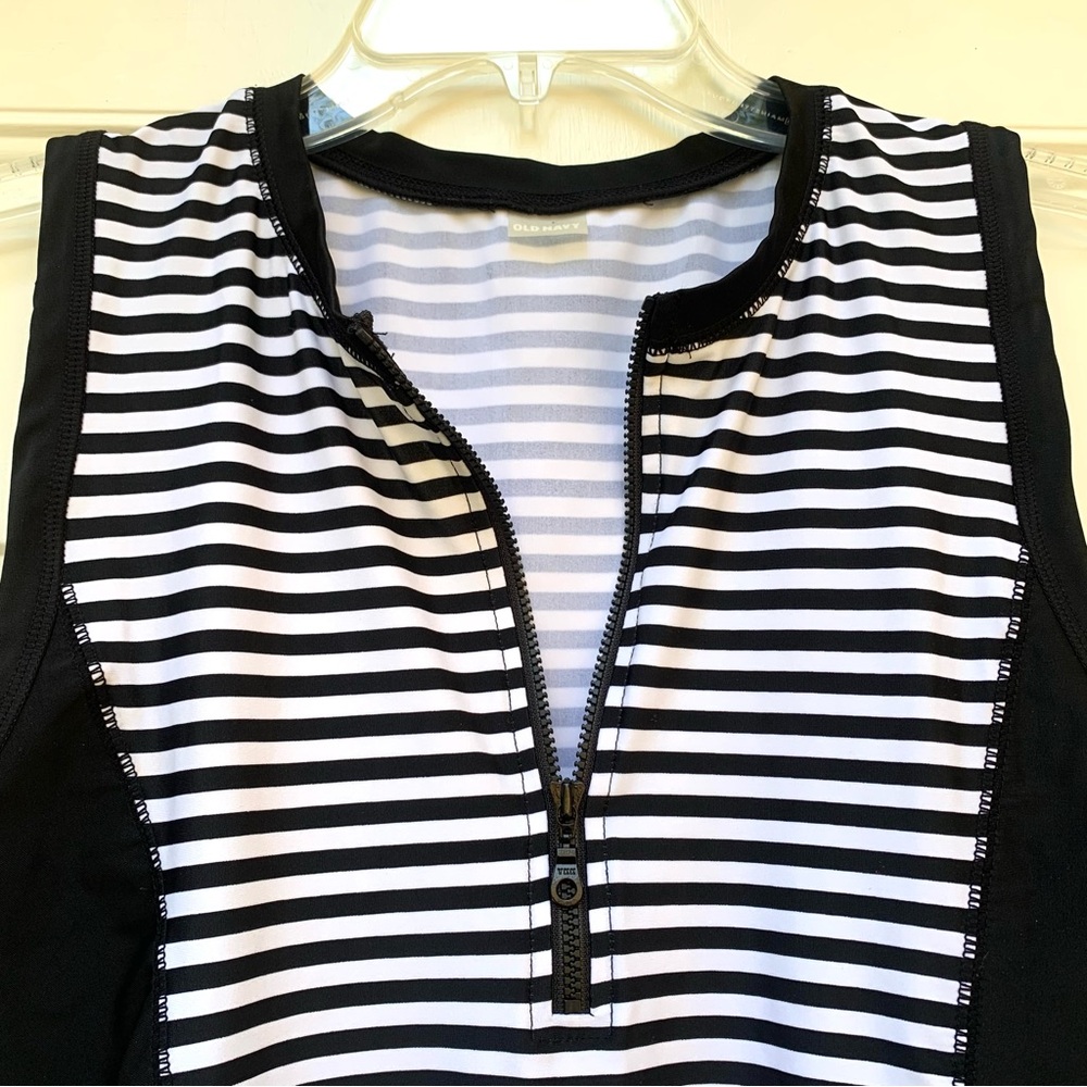 OLD NAVY Womens Top SZ S Athletic Zip Sleeveless Rashguard Tennis Golf Running - Picture 5 of 9